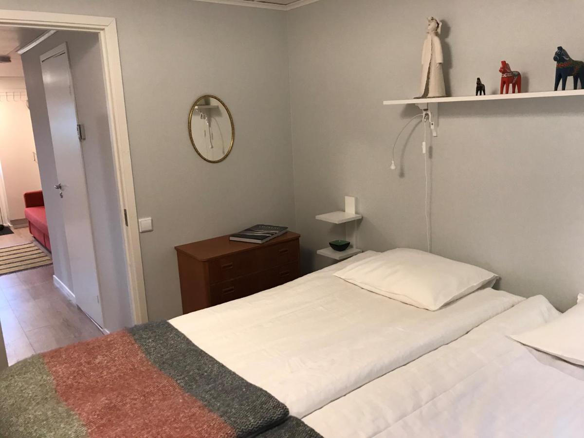 Stuga I Naturskoent Omrade Pa Vaestra Tjoern Saby Luaran gambar