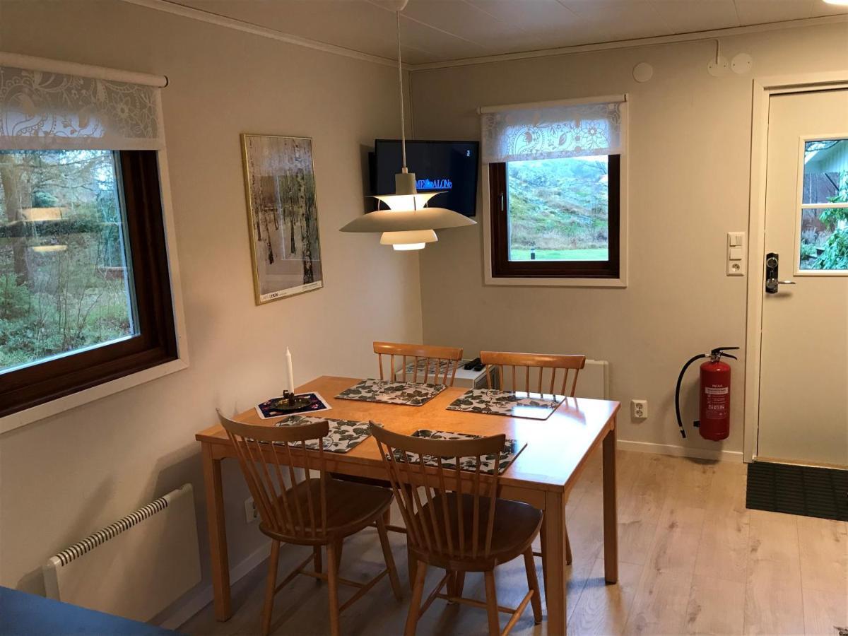 Stuga I Naturskoent Omrade Pa Vaestra Tjoern Saby Luaran gambar