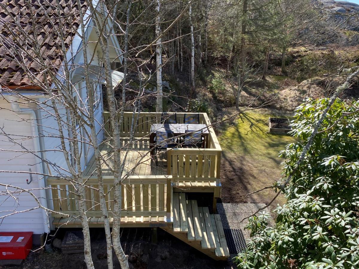 Stuga I Naturskoent Omrade Pa Vaestra Tjoern Saby Luaran gambar