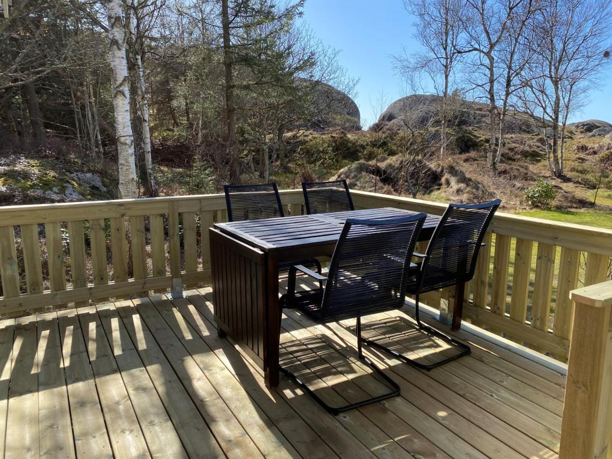 Stuga I Naturskoent Omrade Pa Vaestra Tjoern Saby Luaran gambar
