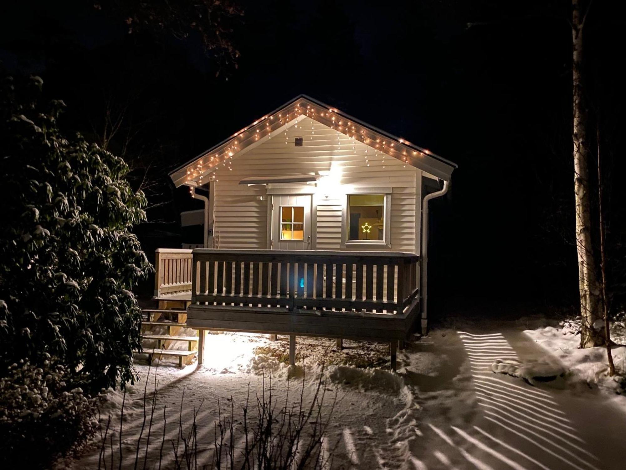 Stuga I Naturskoent Omrade Pa Vaestra Tjoern Saby Luaran gambar