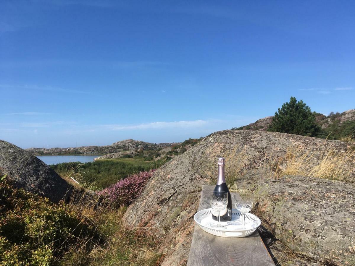 Stuga I Naturskoent Omrade Pa Vaestra Tjoern Saby Luaran gambar